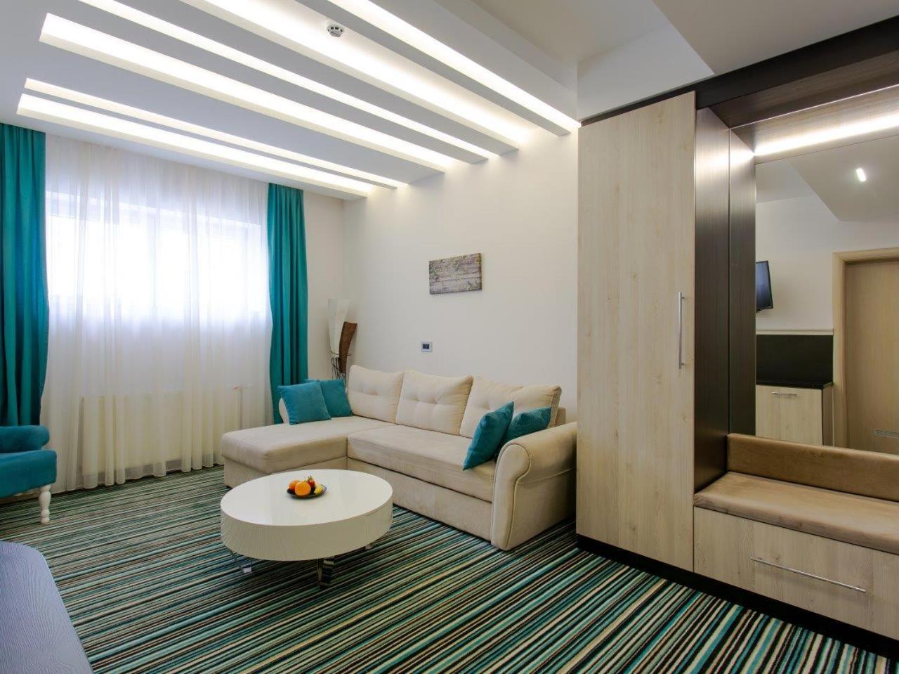 Hotel Prezident Ιβάνιτσα Εξωτερικό φωτογραφία