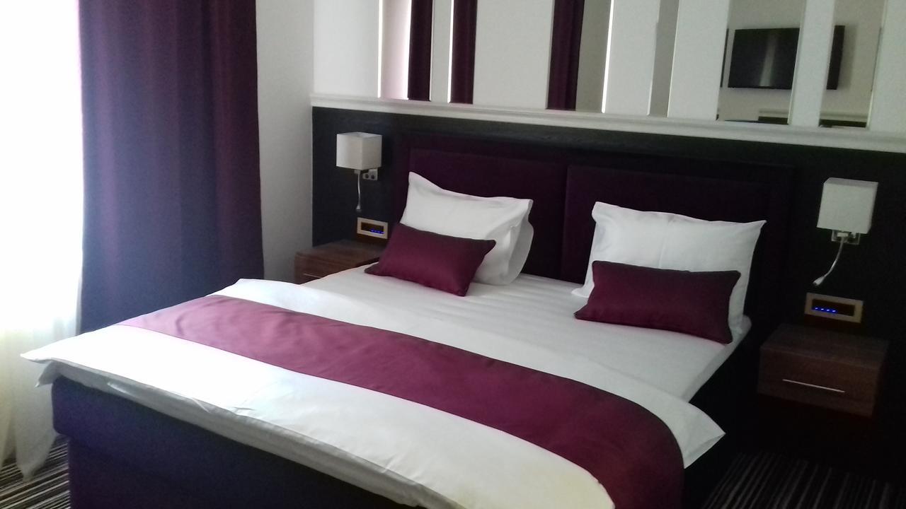 Hotel Prezident Ιβάνιτσα Εξωτερικό φωτογραφία