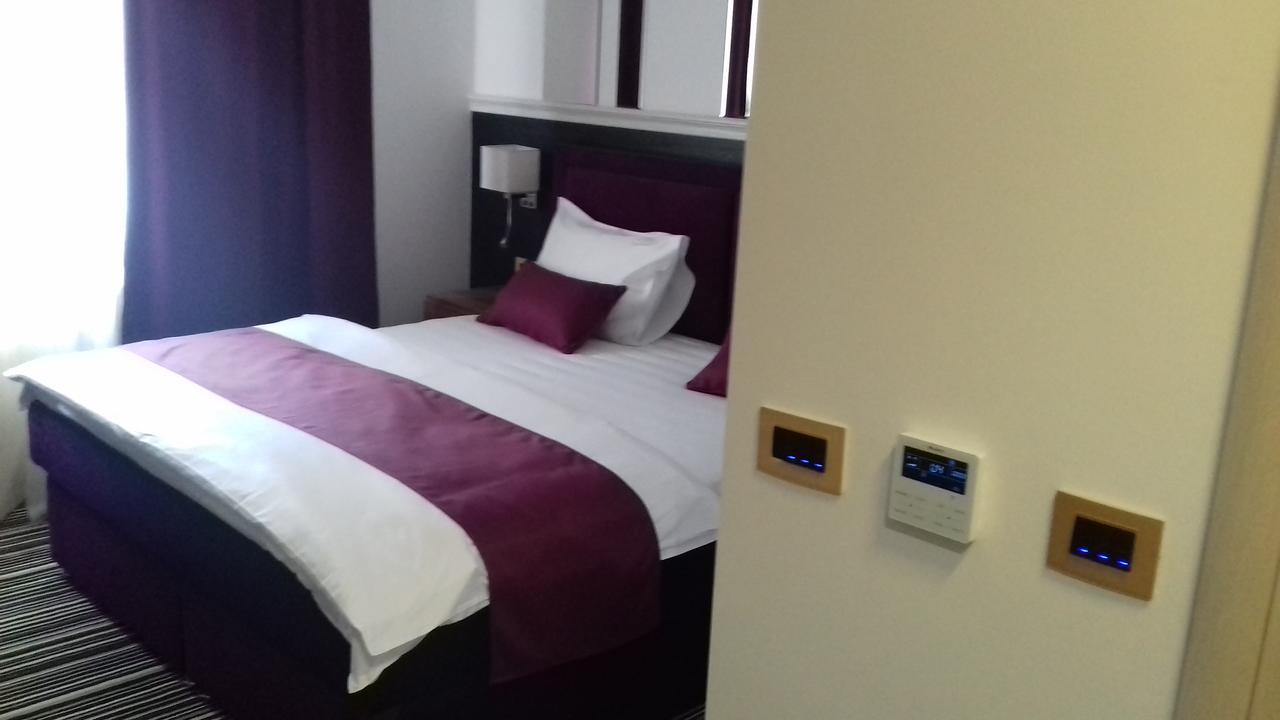 Hotel Prezident Ιβάνιτσα Εξωτερικό φωτογραφία